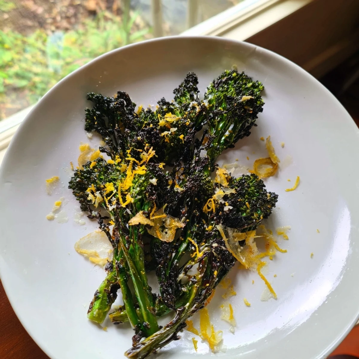 Air-fried Charred Broccolini Salad with crispy garlic and Parmesan – a fresh, inviting side.