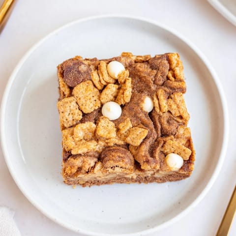 Delicious blondies packed with nostalgic Cinnamon Toast Crunch, perfect with ice cream.  
