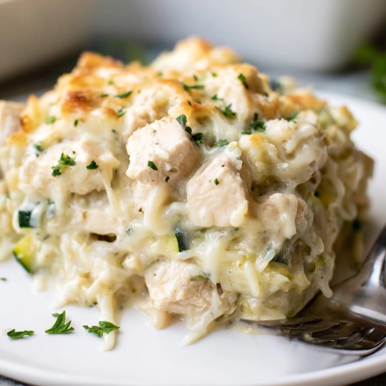 Warm and comforting Alfrеdo Chicken Zucchini Casserole bake bubbling, fragrant, a weeknight delight.