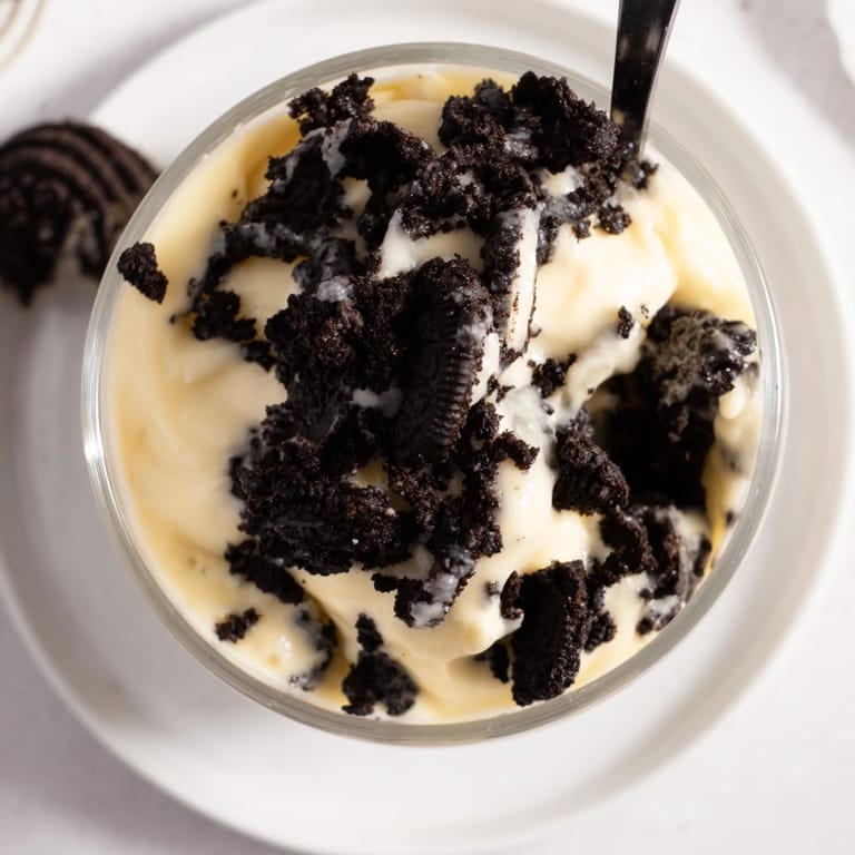 This photo features layers of vanilla pudding with Oreos, showcasing a perfect American treat.